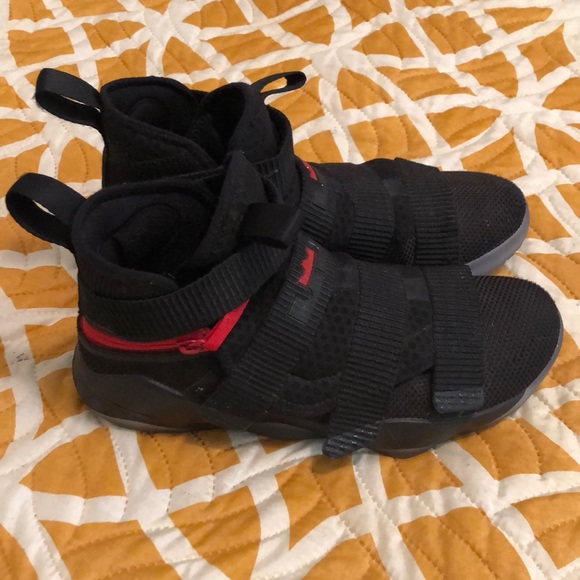 lebron soldier 11 flyease men